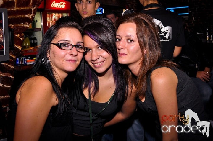 Joi seara în Escape, 