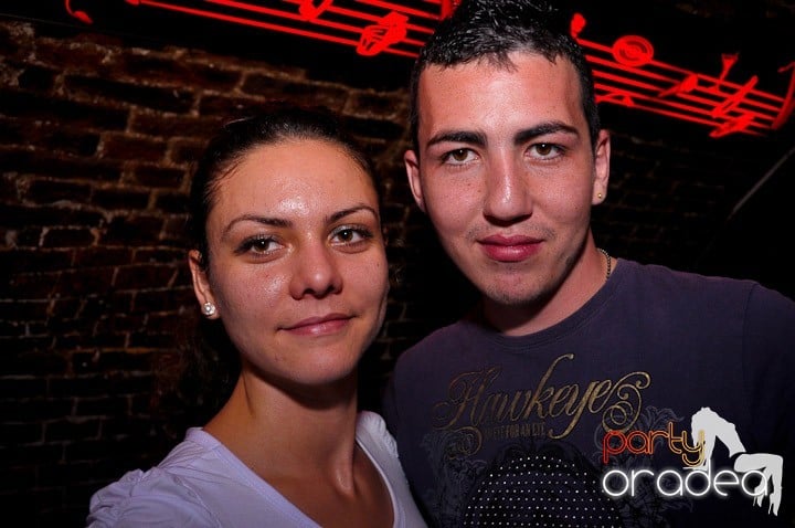 Joi seara în Escape, 