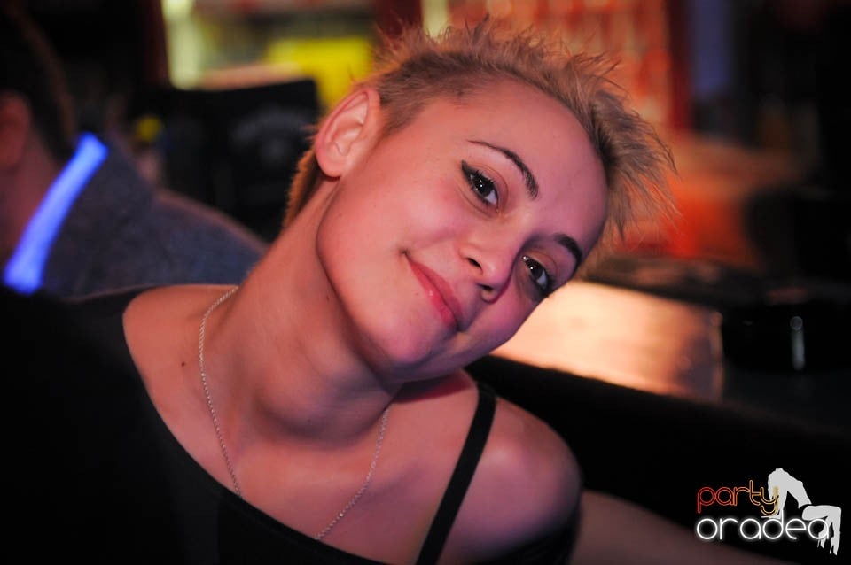 Joi seara în Escape, 