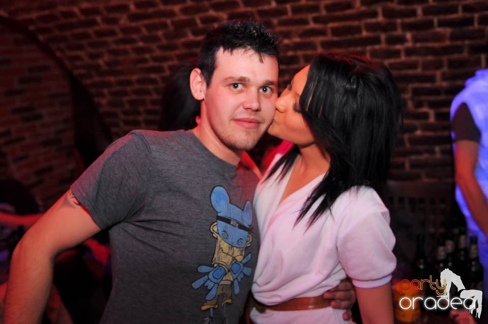 Joi seara în Escape, 