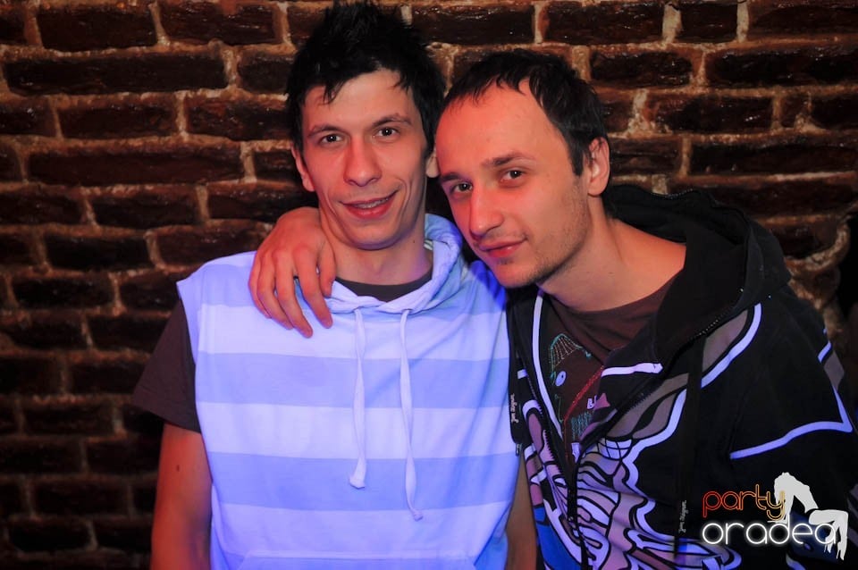 Joi seara în Escape, 