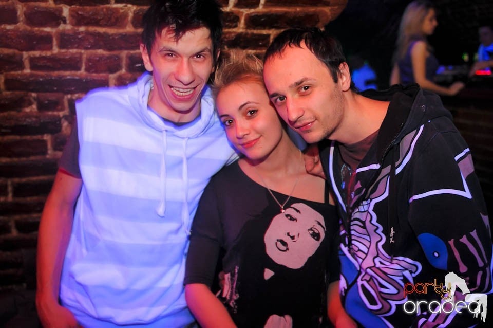 Joi seara în Escape, 