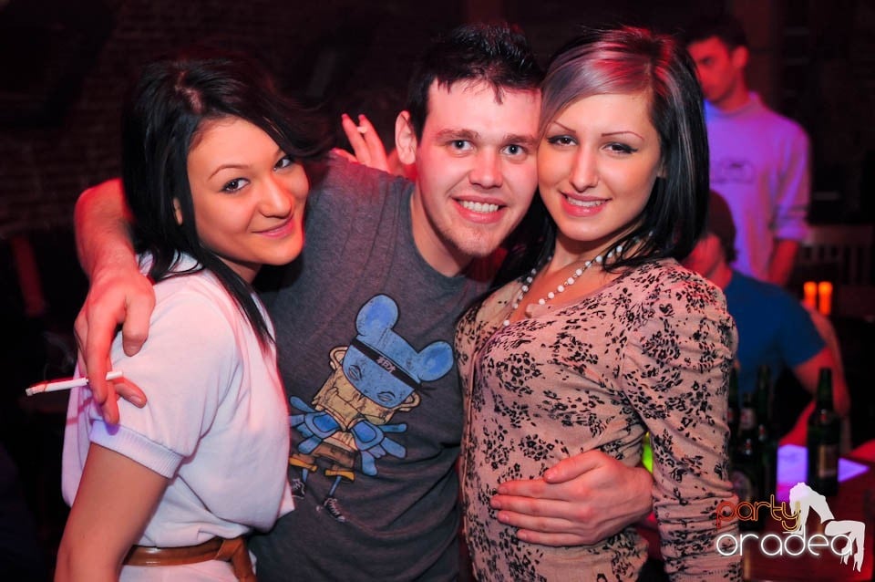 Joi seara în Escape, 