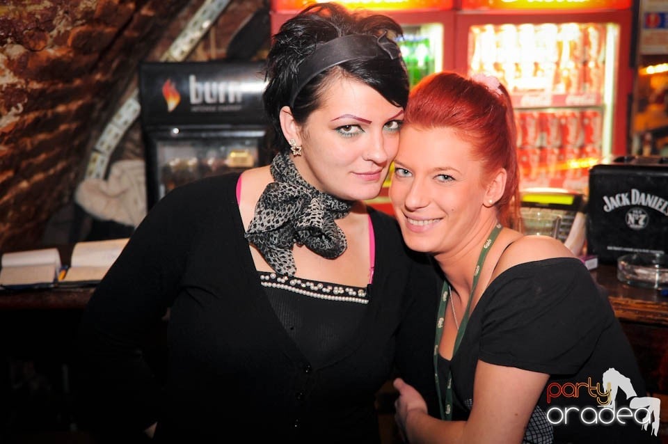 Joi seara în Escape, 