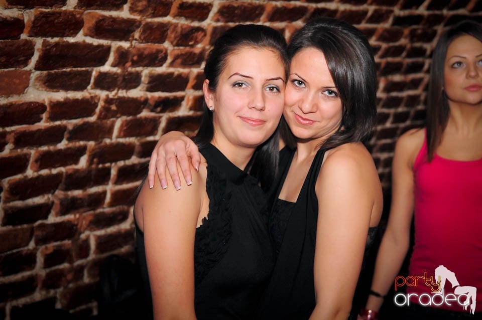 Joi seara în Escape, 