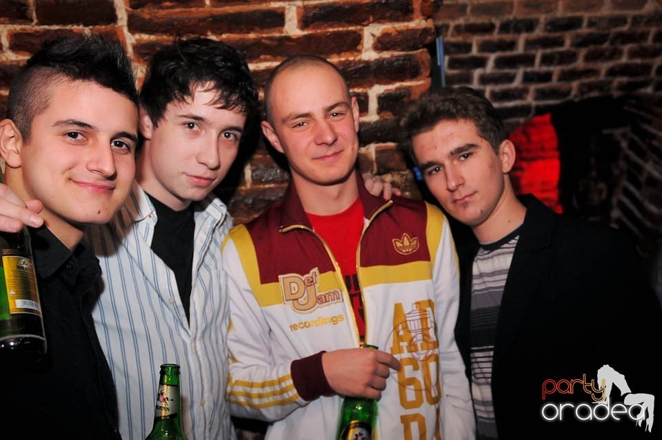 Joi seara în Escape, 