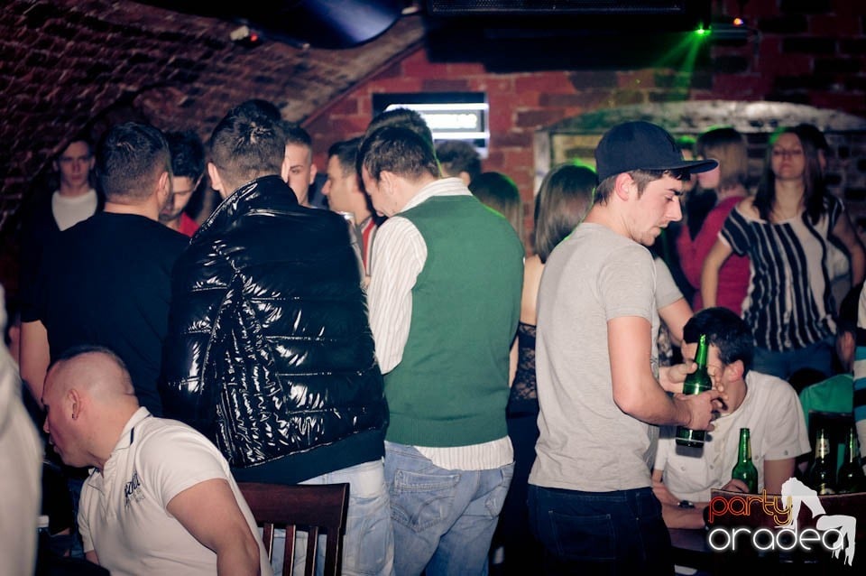 Joi seara în Escape, 