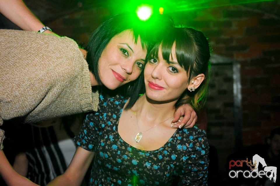 Joi seara în Escape, 