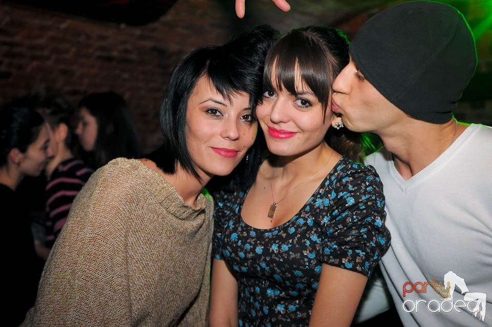 Joi seara în Escape, 