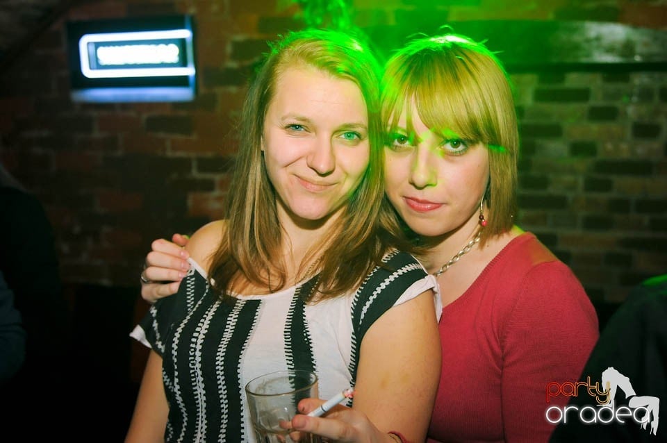 Joi seara în Escape, 