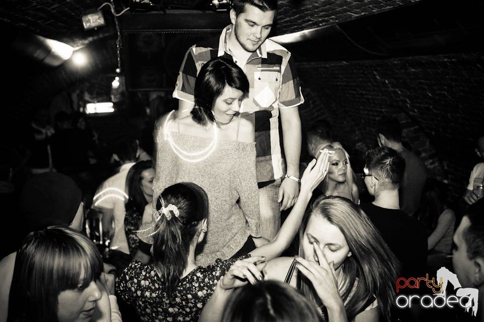 Joi seara în Escape, 