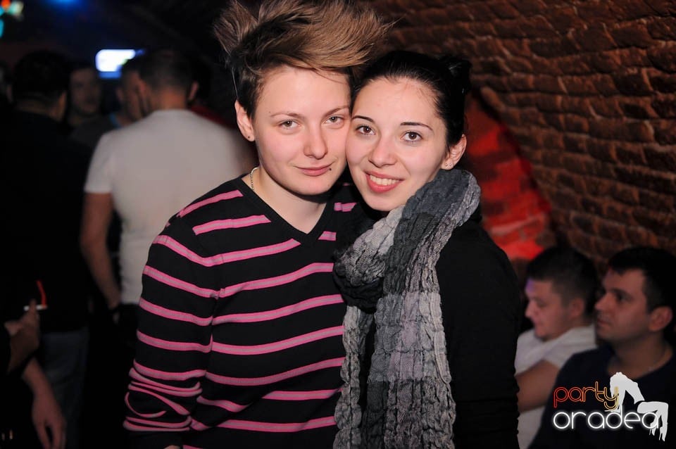 Joi seara în Escape, 