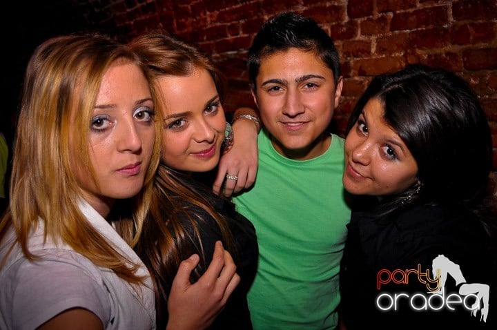 Joi seara în Escape, 