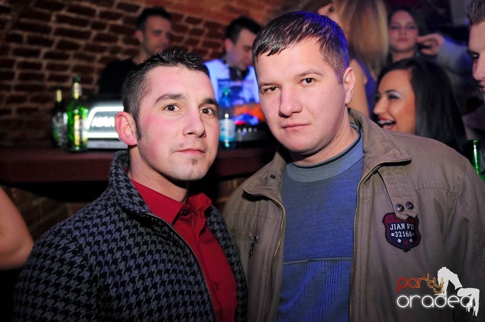 Joi seara în Escape, 