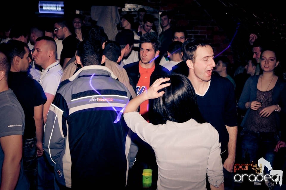 Joi seara în Escape, 