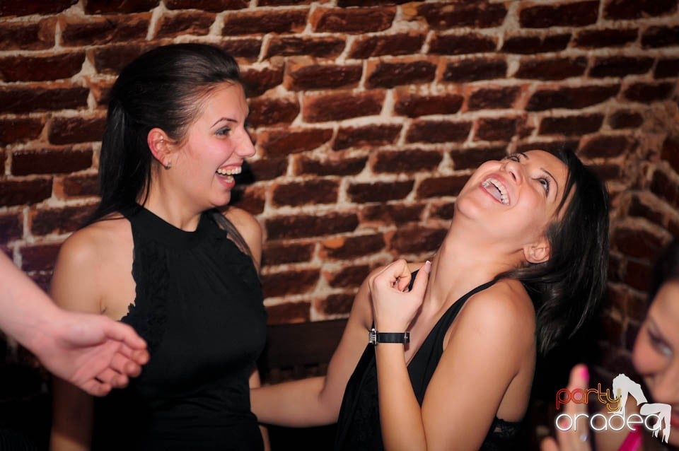 Joi seara în Escape, 