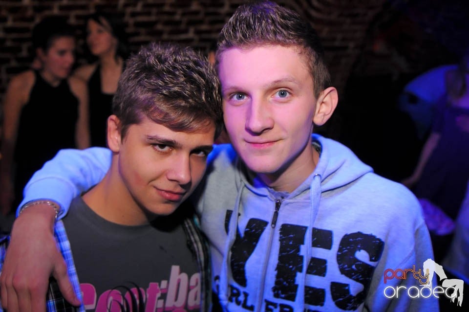 Joi seara în Escape, 