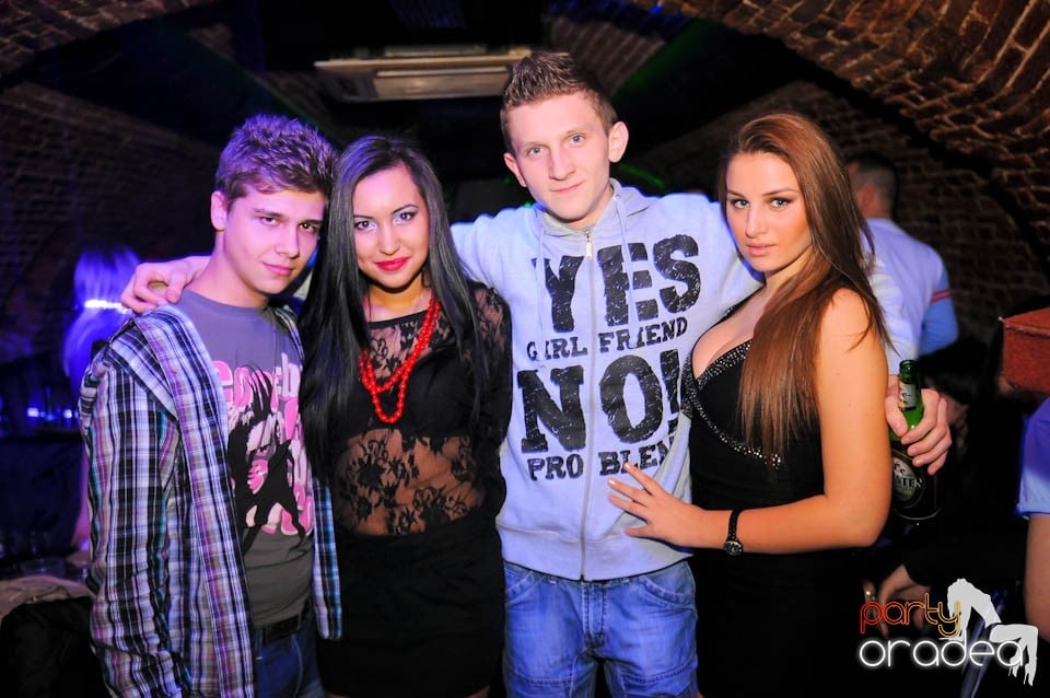 Joi seara în Escape, 