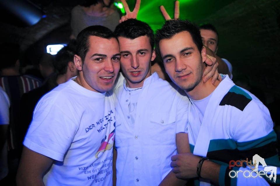 Joi seara în Escape, 