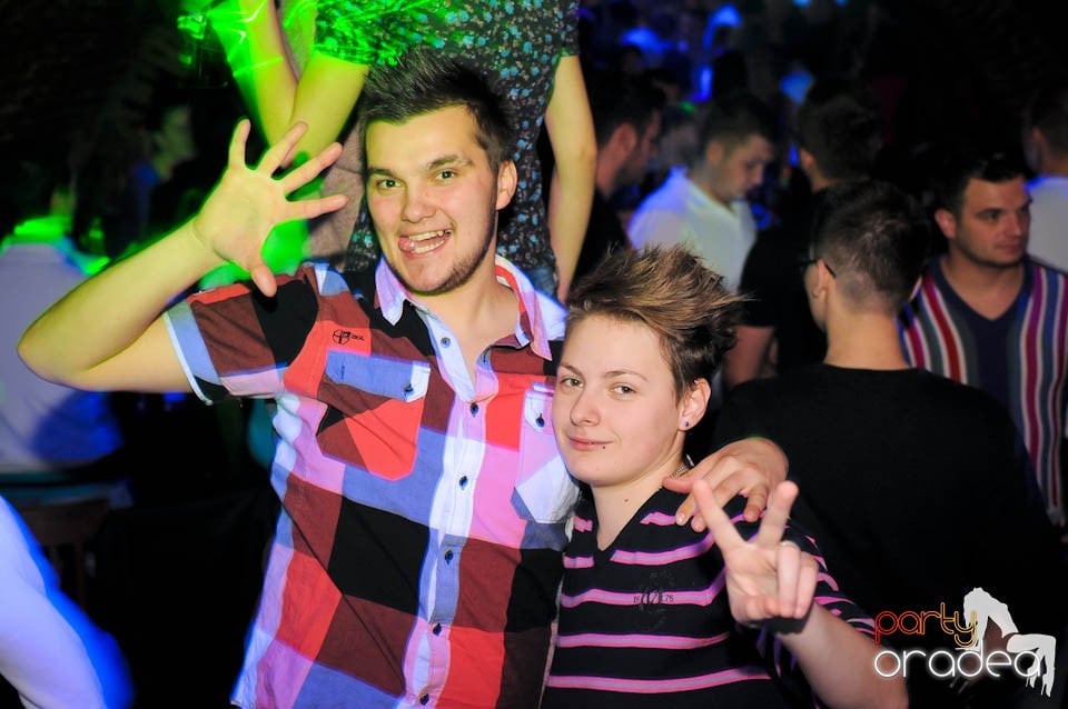 Joi seara în Escape, 