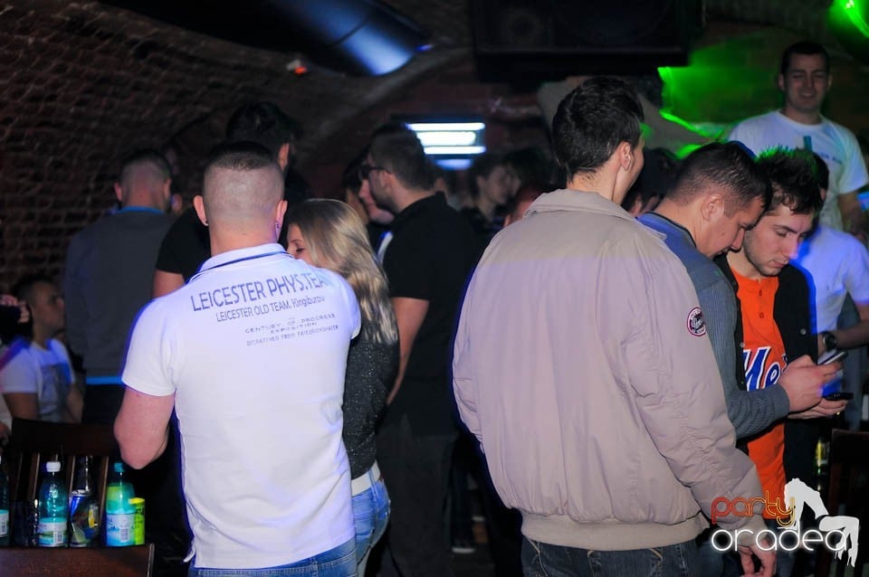 Joi seara în Escape, 