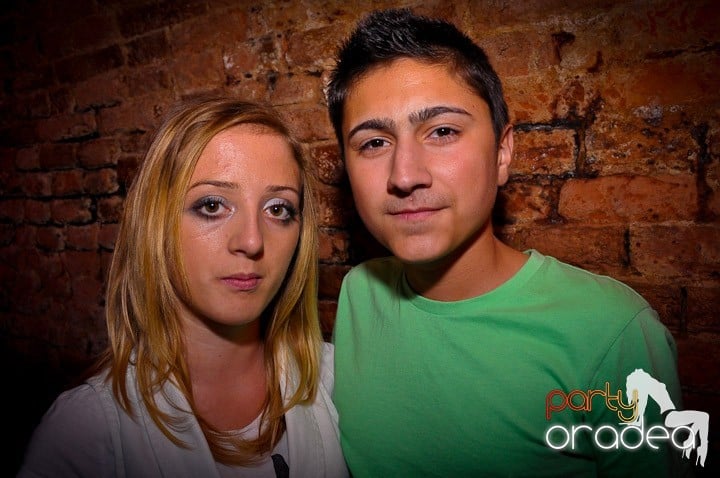 Joi seara în Escape, 