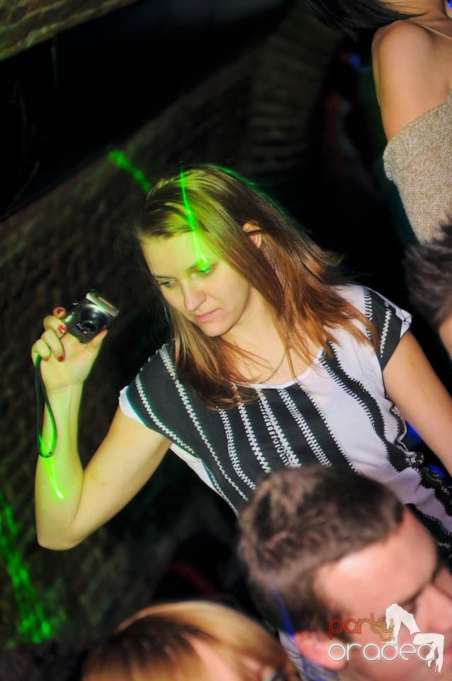 Joi seara în Escape, 