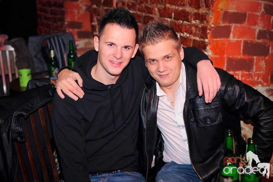 Joi seara în Escape, 