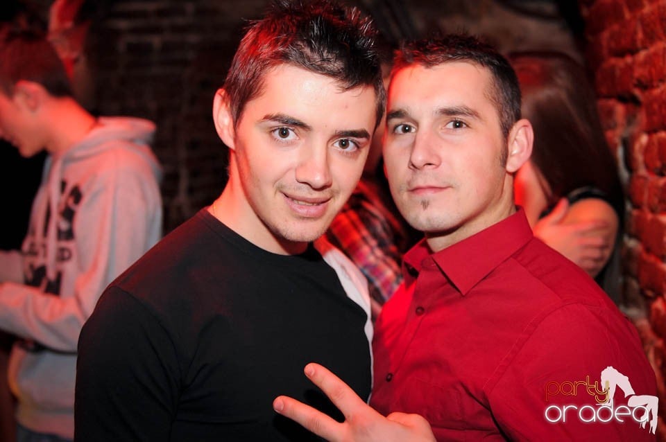 Joi seara în Escape, 