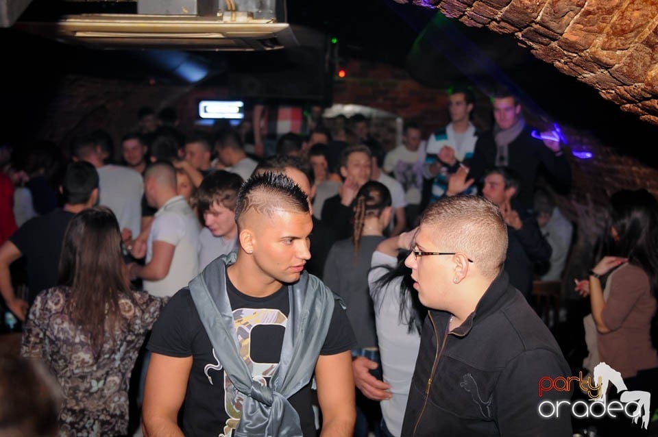 Joi seara în Escape, 