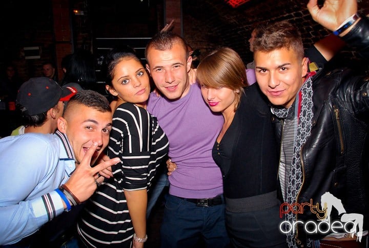 Joi seara în Escape, 