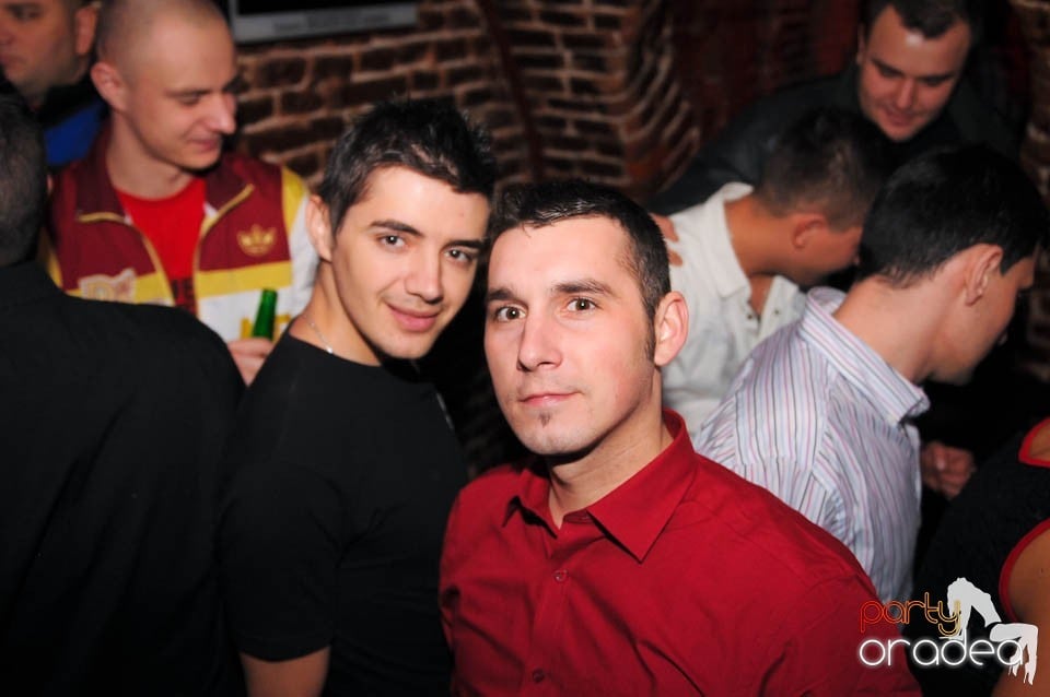 Joi seara în Escape, 