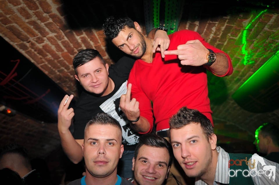 Joi seara în Escape, 