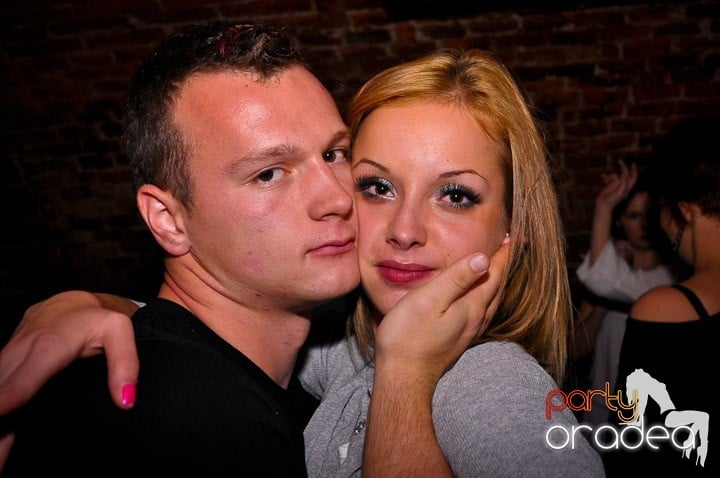 Joi seara în Escape, 