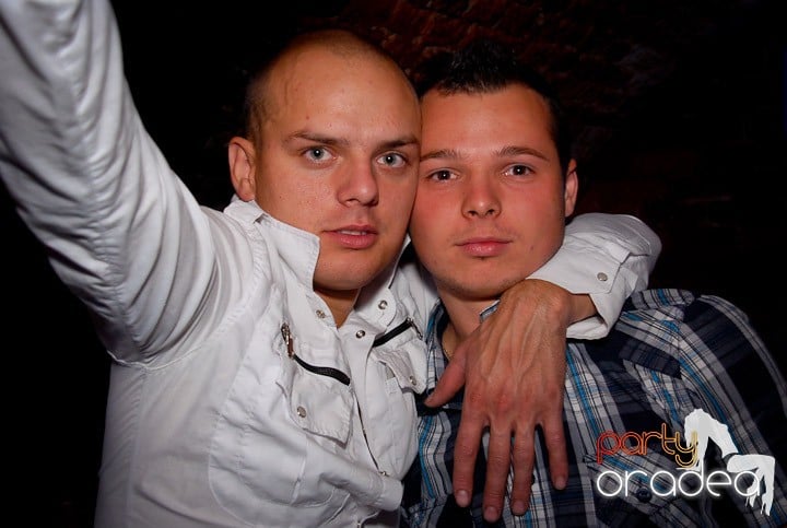 Joi seara în Escape, 