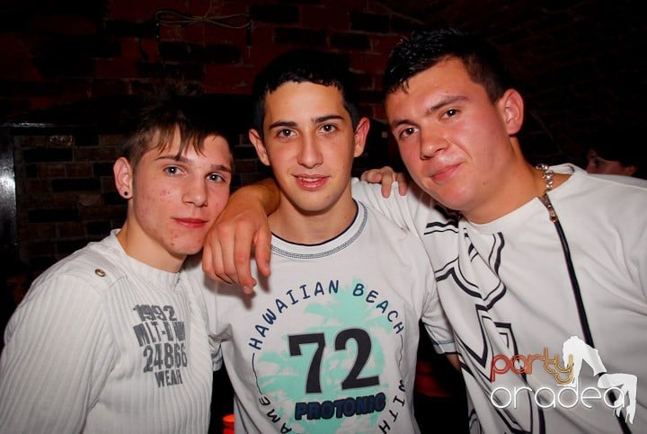 Joi seara în Escape, 