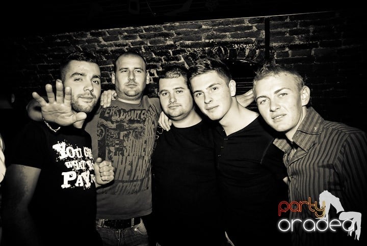 Joi seara în Escape, 