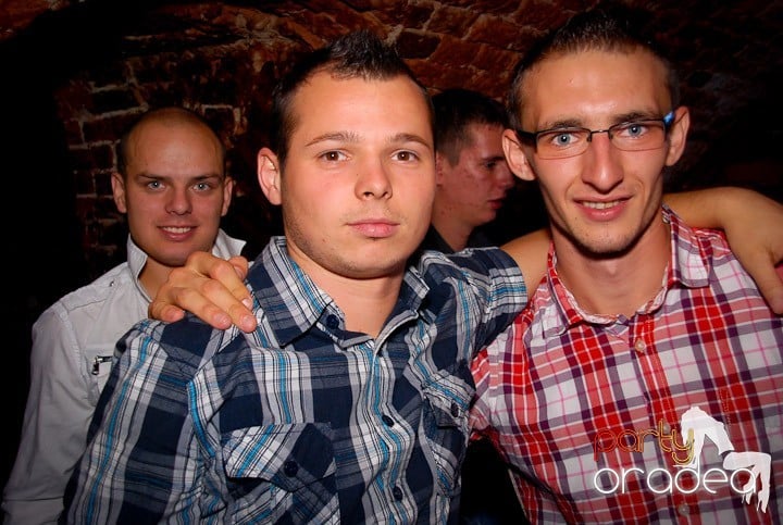 Joi seara în Escape, 