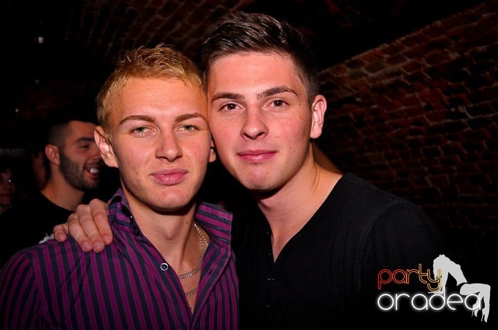 Joi seara în Escape, 