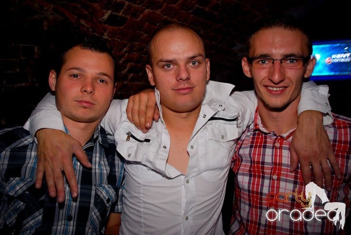 Joi seara în Escape, 