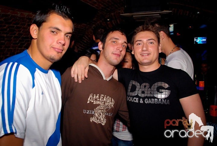 Joi seara în Escape, 