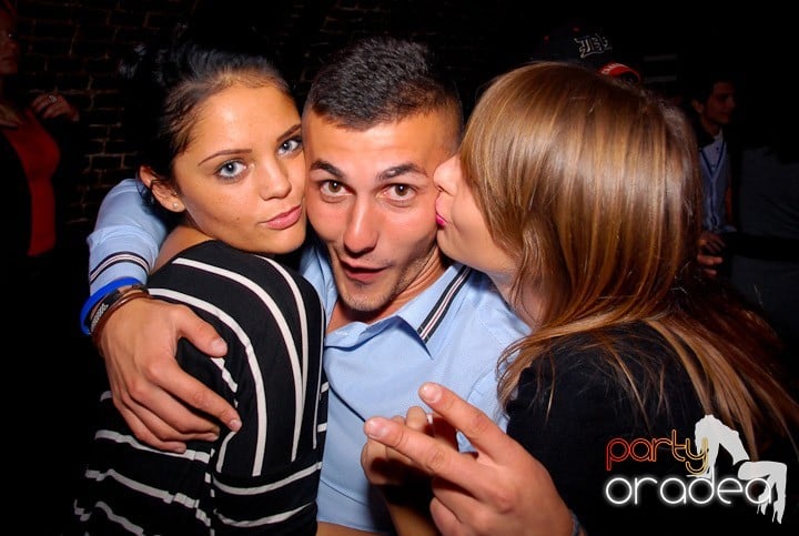 Joi seara în Escape, 