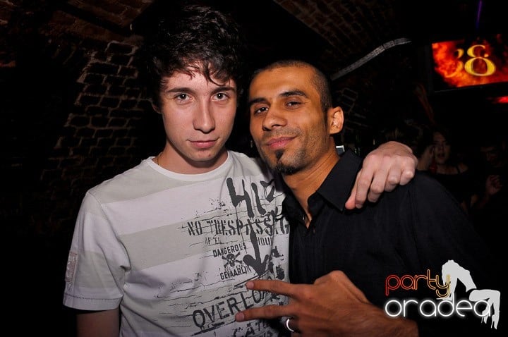 Joi seara în Escape, 