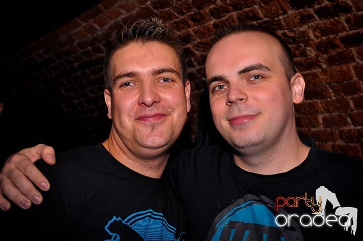 Joi seara în Escape, 