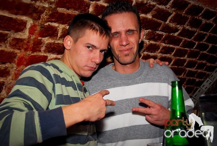 Joi seara în Escape, 