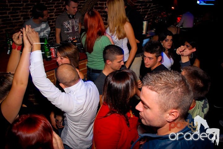 Joi seara în Escape, 