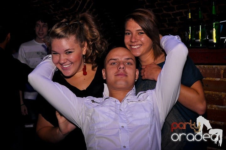 Joi seara în Escape, 