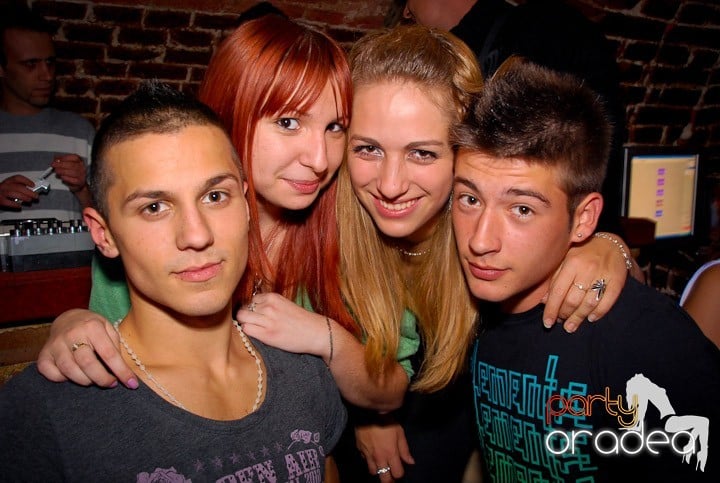 Joi seara în Escape, 