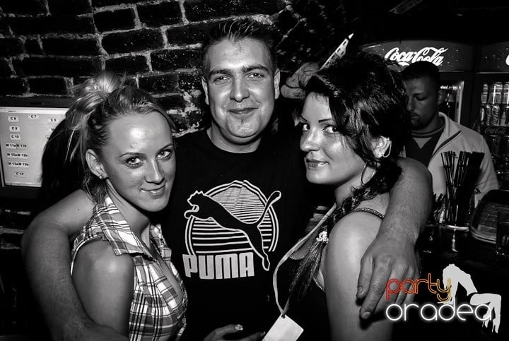 Joi seara în Escape, 