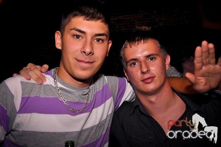 Joi seara în Escape, 